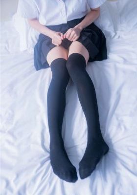 让娇妻尝试三p按摩师高清系列